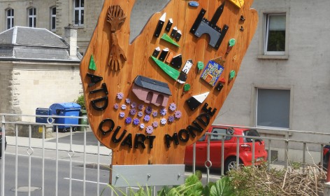 Die Hand aus Holz