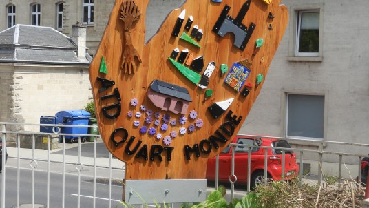 La Main en Bois : un signe d’appartenance